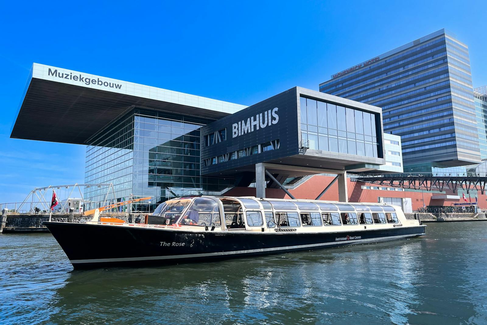 THIS IS HOLLAND: Kryssning framför Muziekgebouw